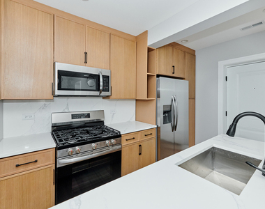 5800 N Maplewood Avenue - Photo Thumbnail 8