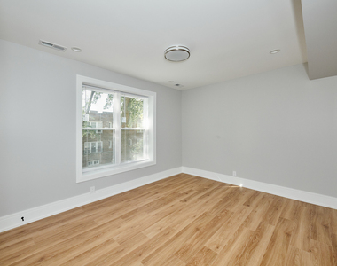 5800 N Maplewood Avenue - Photo Thumbnail 15