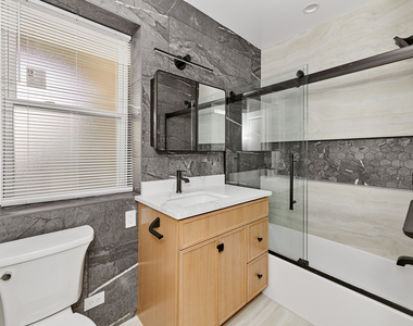 5800 N Maplewood Avenue - Photo Thumbnail 18