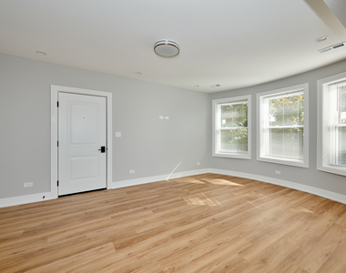5800 N Maplewood Avenue - Photo Thumbnail 5