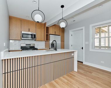 5800 N Maplewood Avenue - Photo Thumbnail 10