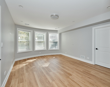 5800 N Maplewood Avenue - Photo Thumbnail 2