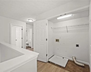 173 Village Trace - Photo Thumbnail 11