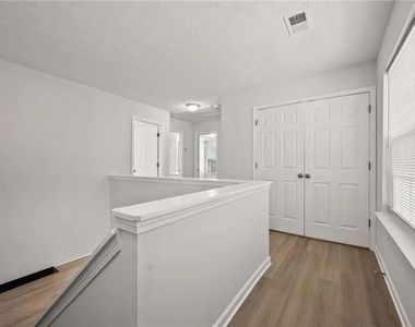 173 Village Trace - Photo Thumbnail 10