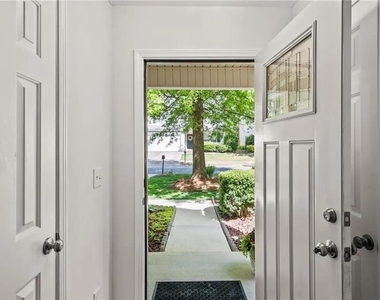 173 Village Trace - Photo Thumbnail 5