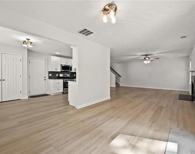 173 Village Trace - Photo Thumbnail 7