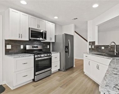 173 Village Trace - Photo Thumbnail 8