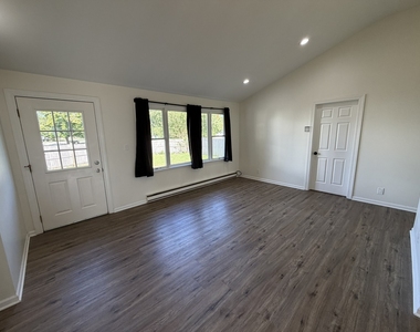 14545 Archer Avenue - Photo Thumbnail 2