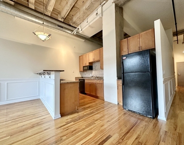 1645 W Ogden Avenue - Photo Thumbnail 4