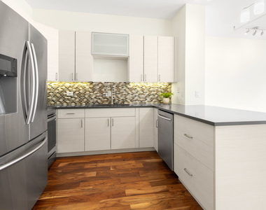 737 W Washington Boulevard - Photo Thumbnail 2