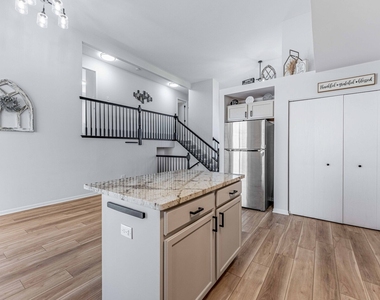 2057 W Helen Drive - Photo Thumbnail 11