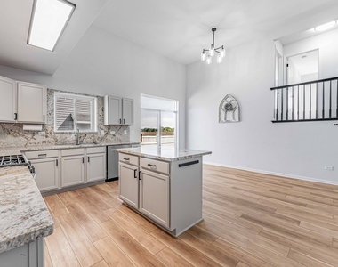 2057 W Helen Drive - Photo Thumbnail 10