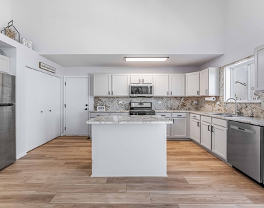 2057 W Helen Drive - Photo Thumbnail 9