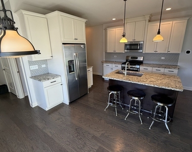 699 Stevens Street - Photo Thumbnail 6