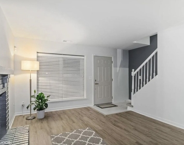 1252 Marywood Court - Photo Thumbnail 3