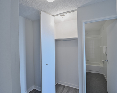 3660 N Lake Shore Drive - Photo Thumbnail 5