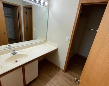 14238 Newberg Court - Photo Thumbnail 13
