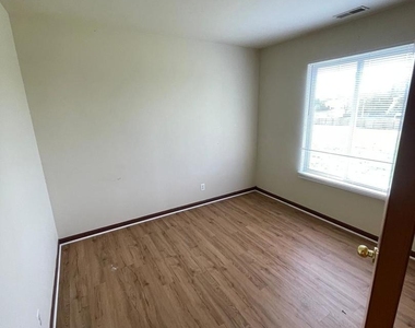 14238 Newberg Court - Photo Thumbnail 8