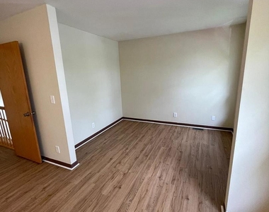 14238 Newberg Court - Photo Thumbnail 12