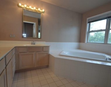 3301 Banford Circle - Photo Thumbnail 19