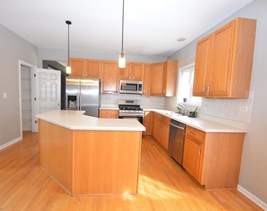 3301 Banford Circle - Photo Thumbnail 5