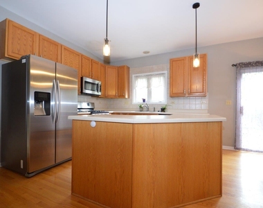 3301 Banford Circle - Photo Thumbnail 6
