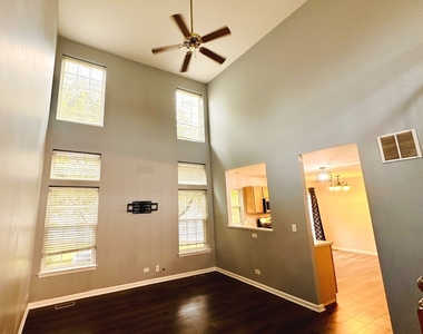 2304 Foxmoor Lane - Photo Thumbnail 7