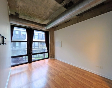 1033 W 14th Place - Photo Thumbnail 3