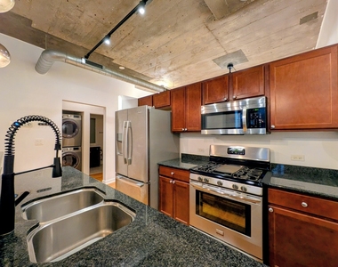 1033 W 14th Place - Photo Thumbnail 2