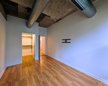 1033 W 14th Place - Photo Thumbnail 10