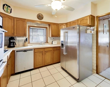4252 N Whipple Street N - Photo Thumbnail 6