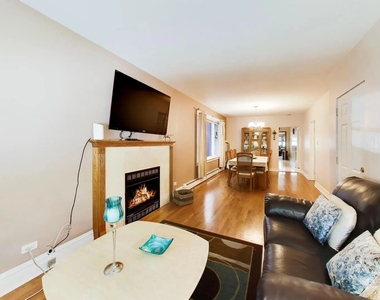 4252 N Whipple Street N - Photo Thumbnail 2
