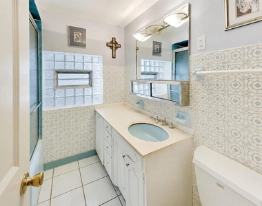 4252 N Whipple Street N - Photo Thumbnail 5