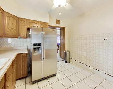 4252 N Whipple Street N - Photo Thumbnail 7