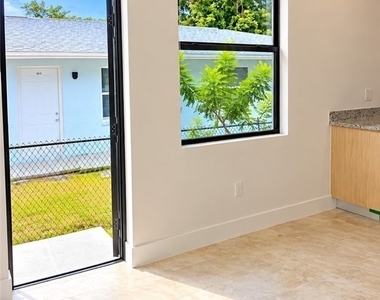 5512 10th Avenue - Photo Thumbnail 3