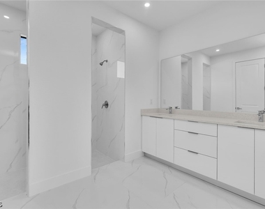 4202 Nw 33rd Street - Photo Thumbnail 16