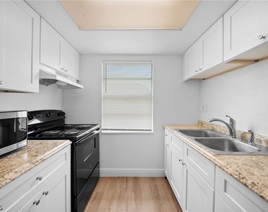 11370 Summerwinds Court - Photo Thumbnail 8