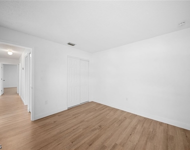 11370 Summerwinds Court - Photo Thumbnail 14