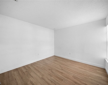 11370 Summerwinds Court - Photo Thumbnail 13
