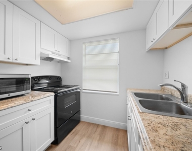 11370 Summerwinds Court - Photo Thumbnail 9
