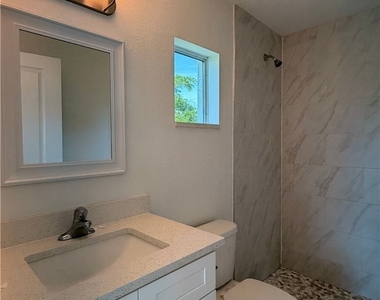 3006 Nw 9th Court - Photo Thumbnail 8