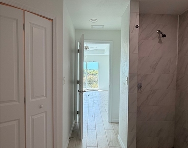 3006 Nw 9th Court - Photo Thumbnail 2