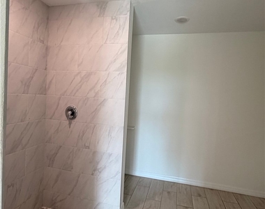 3006 Nw 9th Court - Photo Thumbnail 4