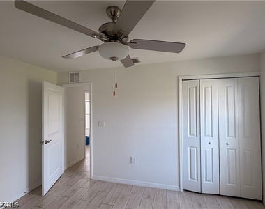 3006 Nw 9th Court - Photo Thumbnail 6