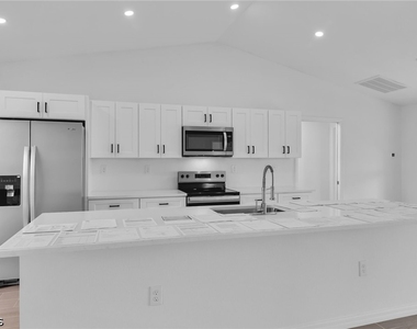 2221 Nw 43rd Avenue - Photo Thumbnail 2