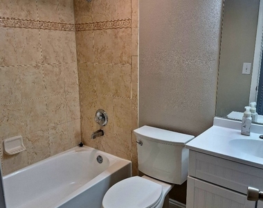 12632 Kenwood Lane - Photo Thumbnail 8