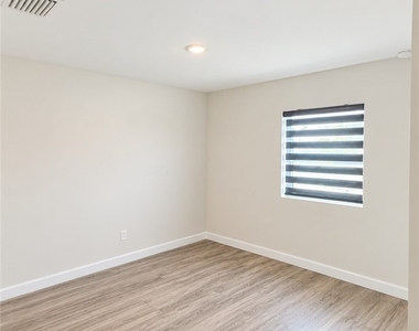 509 Nw 25th Terrace - Photo Thumbnail 12