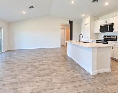 509 Nw 25th Terrace - Photo Thumbnail 3