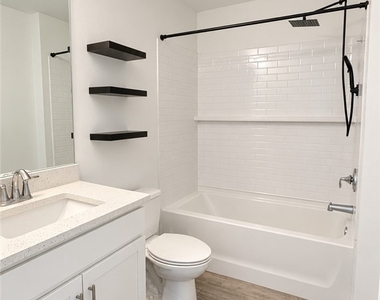 509 Nw 25th Terrace - Photo Thumbnail 9