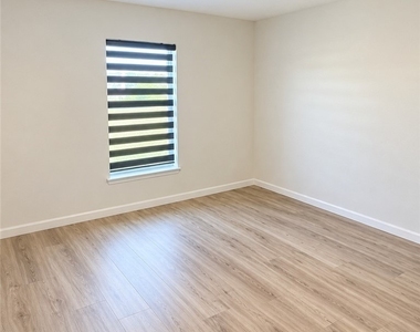 509 Nw 25th Terrace - Photo Thumbnail 6